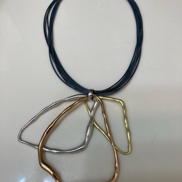 Fashion Necklace with tri-colored metal design - Picture 8 of 8